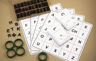 Pohyblivá abeceda - kroková hra | 4 hrací plány + 140 karet + 244 modelů písmen