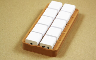 Stovková tabulka – Základní sada | Detail uzavíratelného třídícího regálu